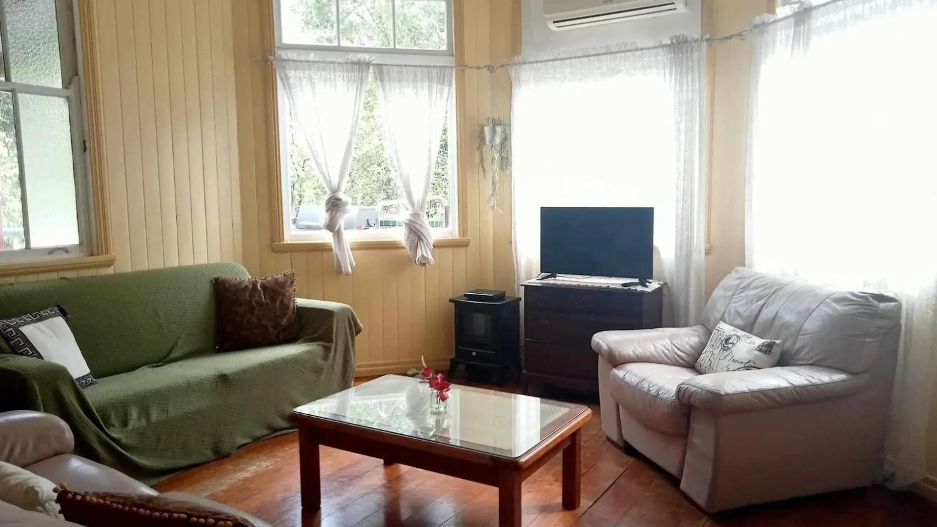 Farm stay Noosa Pomona Retreat Villa Sunshine Coast