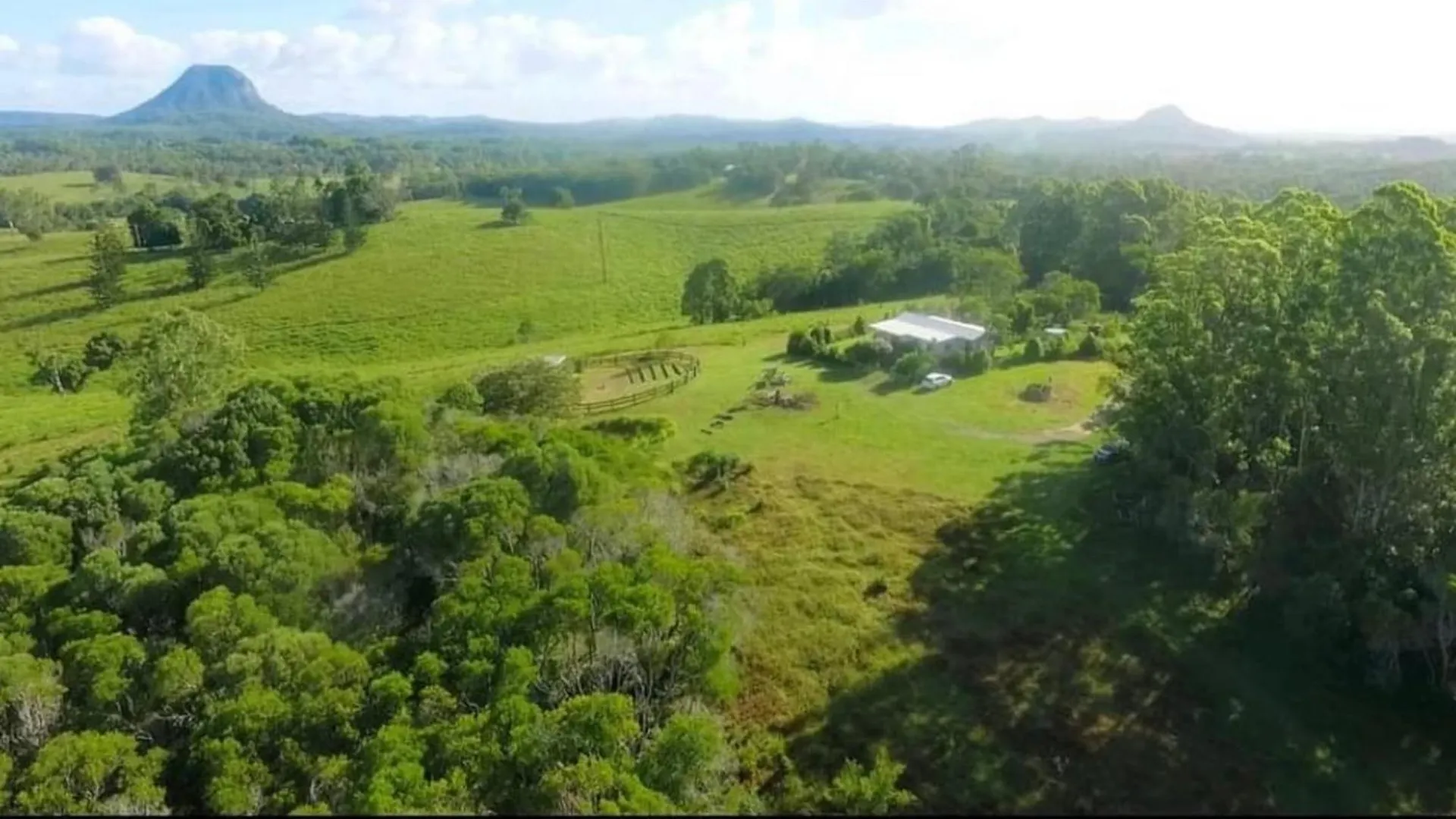 Farm stay Noosa Pomona Retreat Villa Sunshine Coast Australia